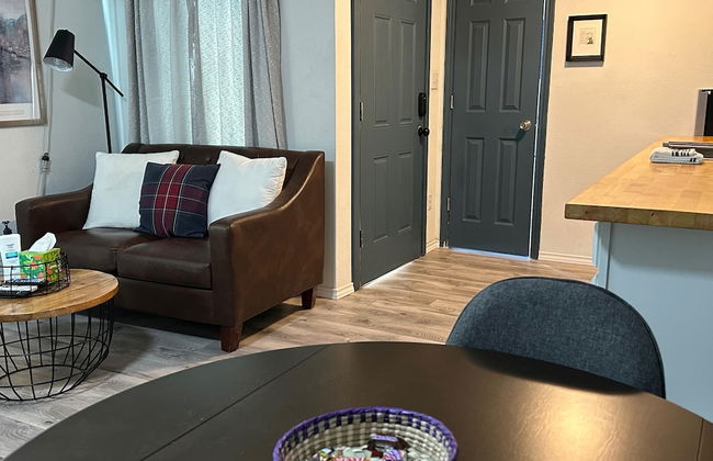 Cute Tiny House With Fenced Yard Near Plaza Dist - Photo 8