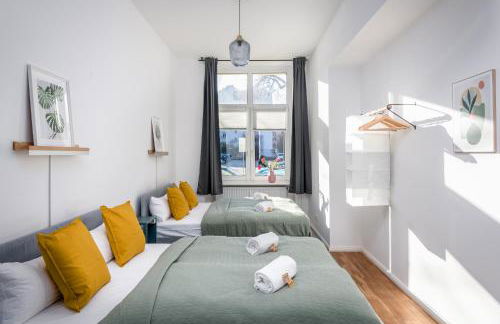 Sonnig & Helle Wohnung Alexanderplatz in 15min zu erreichen, Herthastraße sehr schön und groß für Gruppen geeignet - Photo 3