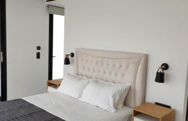 Seafront Villa Nafsika - Private Heated infinity Pool - Direct access to the beach - Play area - Foto 22