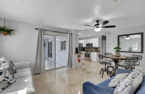 Boca Beauty - Stylish Home With Pool 3 Bedroom Home by RedAwning - Foto 64