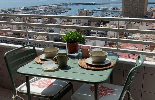 Estudio con impresionantes vistas en Alicante centro - Foto 19