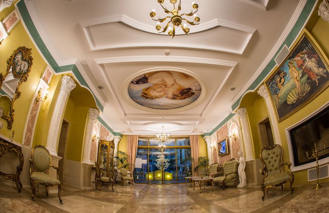 Venera & Anastasia Palace Apartments - Photo 2