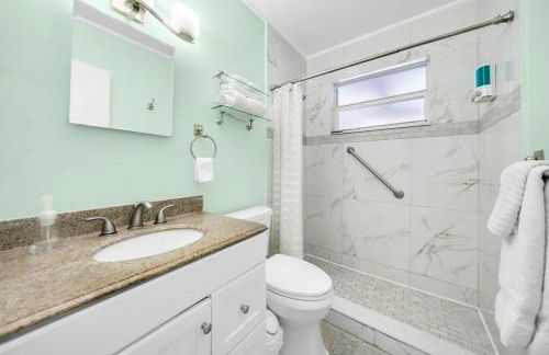 Palm Paradise-Seaside Home w Heated Saltwater Pool - Photo 20