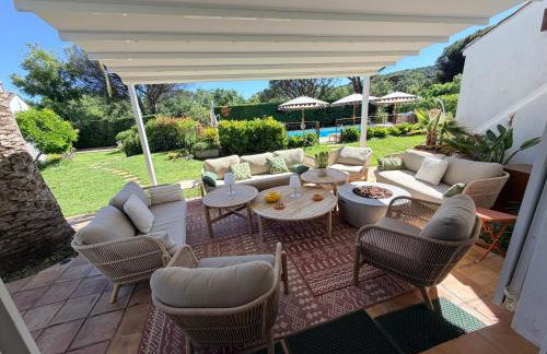 Villa climatisée, Golfe Saint Tropez, 12 pers, 4 suites, Piscine chauffée, Hammam, Spa, Billard, Pétanque, Wifi professionnel haut débit - Photo 38