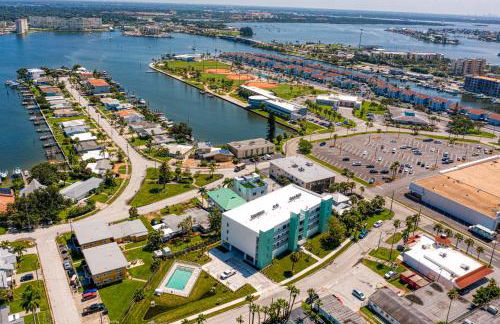 Mad Beach Hideaway - Photo 21