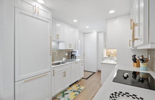 Nini's Cottage - Family-Friendly Pool Days and Cabana Nights Await - Foto 9