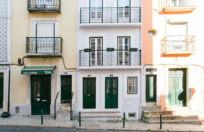 JOIVY Cosy 1-bed flat w/balcony in Alfama, moments from the Port - Foto 38