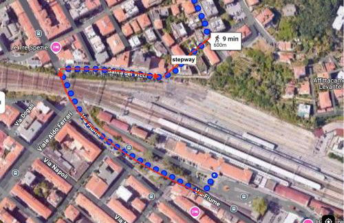 Appartamento per 5 persone su una scalinata storica a 9 minuti a piedi dalla stazione e 12 dal centro - Vista sui tetti della città - Zona collinare residenziale - Foto 6