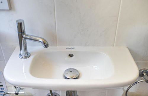 The Hideaway Hut - 1 Bed Shepherds Hut - Hereford - Photo 135