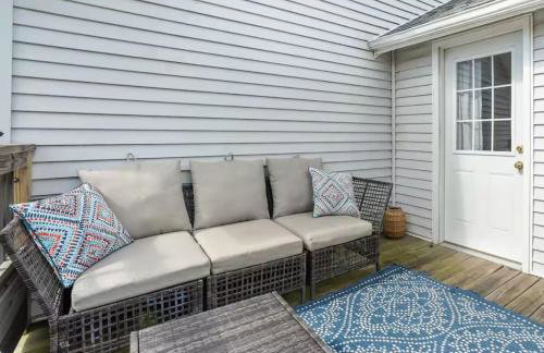 Walk to the Beach! - Free Parking - Fire Pit - Photo 17