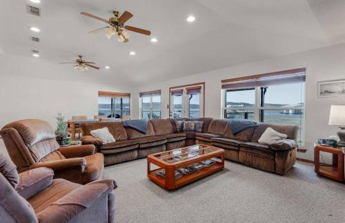 Family Lakefront Home with Large Porch - Foto 10