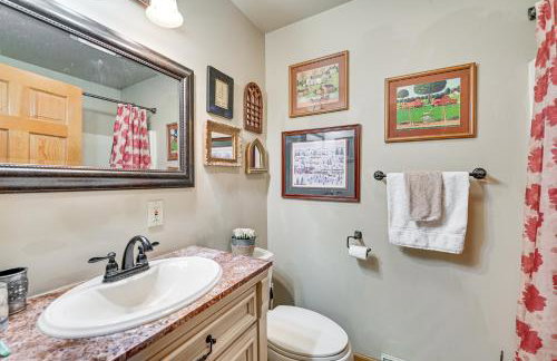 Beautiful and Unique Farmhouse 15 Mi to Saratoga - Foto 17