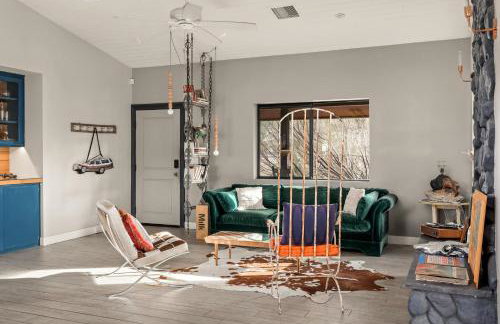 The Outlaw By The Cohost Company - Foto 45