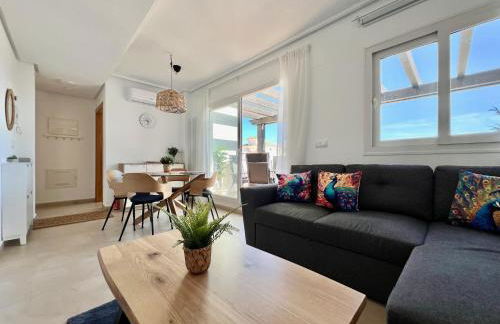 Stunning apartment with a beautiful pool/lake view - Foto 7