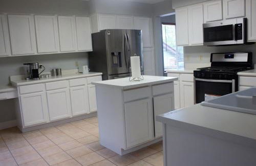 Amazing 4 Bedroom House with nice Backyard - Foto 12