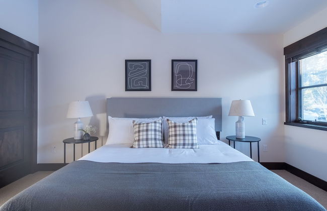 Maple by Avantstay Modern Mountain Home w Cozy Fire Pit 15 Mins frm Northstar - Photo 22