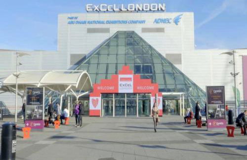 Spacious 2BR 2BA Apartment with Balcony & Free Parking - Near ExCeL & City Airport - Foto 12