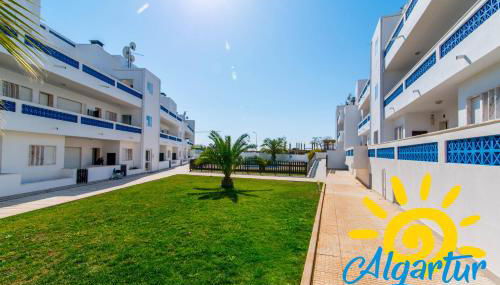 Santa Luzia Residence by Algartur - 5 mins Downtown - AC - Pool - Wi-Fi - Smart TV - Foto 5, Garden