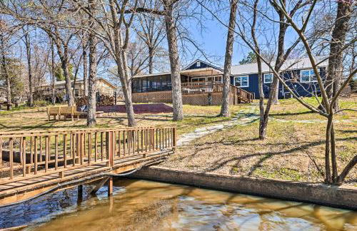 Lakefront Fort Towson Home Private Dock and 3 Decks - Foto 34
