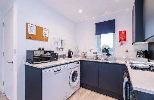 Stunning 3 Story Home, 3 x King Size Beds, Pool Table, Free Parking x2, Ping Pong - Foto 13