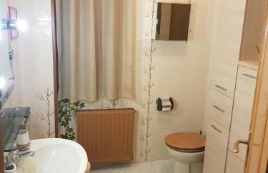 Villa del Golfo Urio with swimming pool shared by the two apartments it is essential to have a car - Foto 40