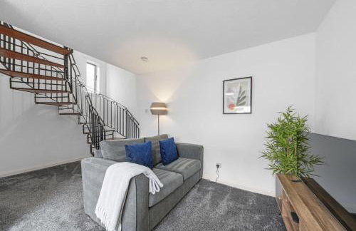 Serviced Apartment in Lanarkshire Close to M8 M74 with Free Parking - Long Stays Available - Foto 7