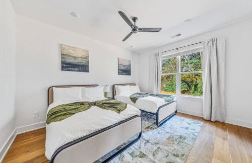 Modern 4BR Retreat in Uptown! - Foto 26