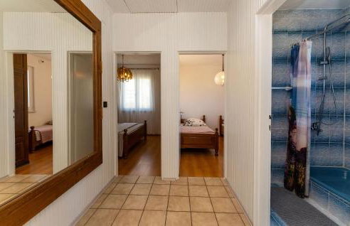 Stunning Apartment In Rtina - Photo 18