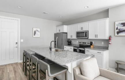 Landing Stylish 2BD Pool Courtyard - Foto 9