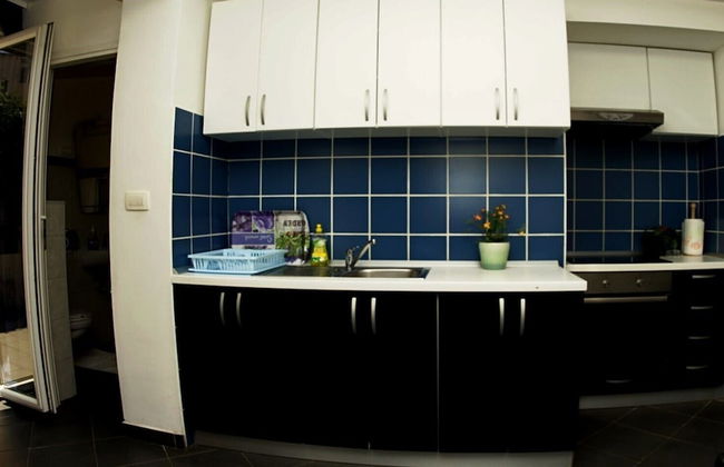 Charming Apartment 3 Sleeps 4 Guests - Photo 11