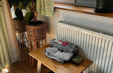 The Cherry Hill Studio - Kitchenette, bathroom, parking and lovely garden - Photo 17