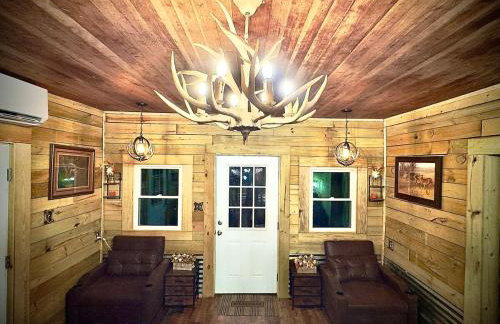 King Suite & Bunkhouse - Deer Camp - WiFi - Grill - Foto 14
