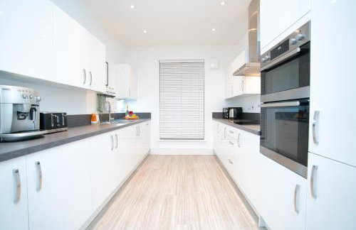 Milton Keynes new 5-Bedrooms 14guests Contractor family holiday Free Parking - Foto 47