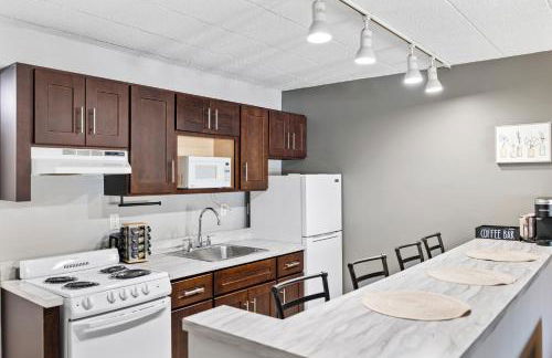 Chic New York Studio with Kitchen - Foto 29