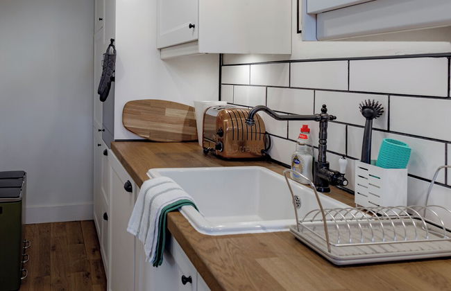 Stunning 2BD in the Heart of Malmesbury - Photo 16