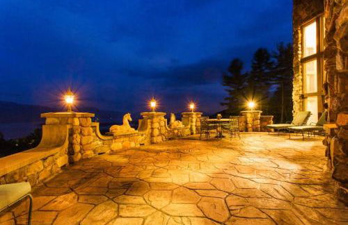 HIGHLANDS CASTLE overlooking Lake George plus 2 other CASTLES & SUITES - Foto 43