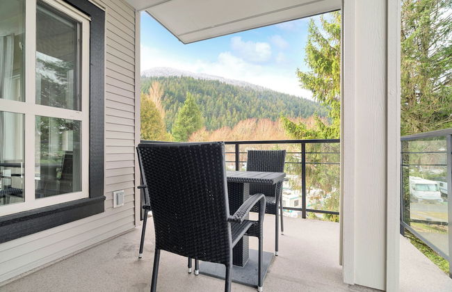 Harmony Haven 2BR Lakefront Suite - Photo 25