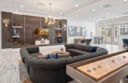 Luxury 1BR Resort Stay with WiFi, Pool, and Desk near Med Center and NRG - Foto 17