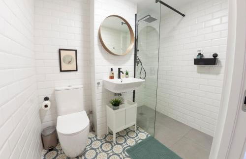 NC - Design Loft Steps from City of Arts & Sciences - Photo 5