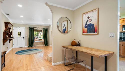 New Listing Burbank Retreat by Colby & Conrad - Foto 3