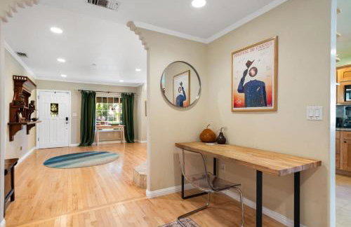 New Listing Burbank Retreat by Colby & Conrad - Foto 3