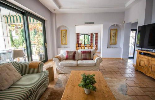 Impressive VILLA Dazura in Valtocado MIJAS - Photo 7