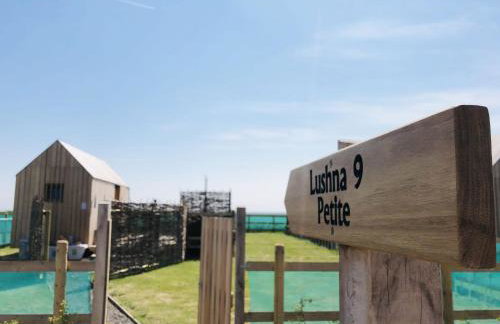 Lushna 2 Petite at Lee Wick Farm Cottages & Glamping - Foto 2