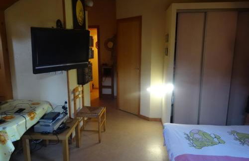 Charmant 2 Pièces + Coin Montagne - Parking Privé, WiFi, Proche Pistes - FR-1-762-31 - Foto 13
