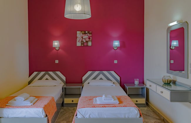 Saint-Trope Studios - Photo 4