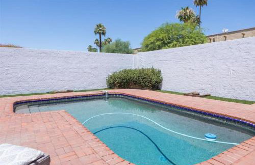 Spacious Arcadia Lite house w pool mtn views - Photo 2