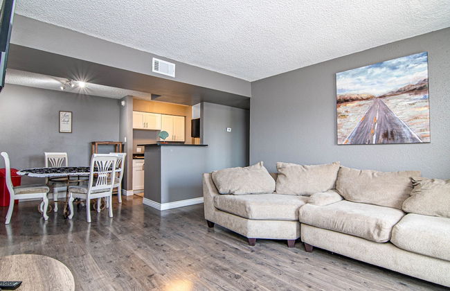 Midland Condo With Pool - Photo 11