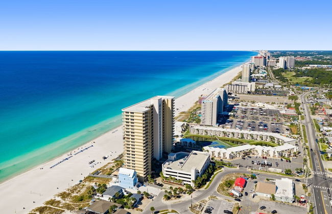 Beautiful Condo with Spacious Balcony to Enjoy Fascinating Ocean View - Unit 1002 by RedAwning - Foto 44