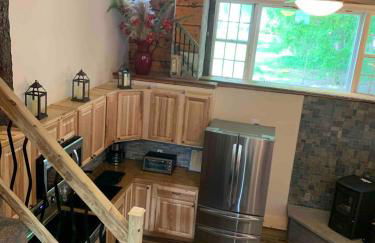 The Treehouse at 11 Gables - Center of Ludlow Village near Shopping and Restaurants - Foto 10