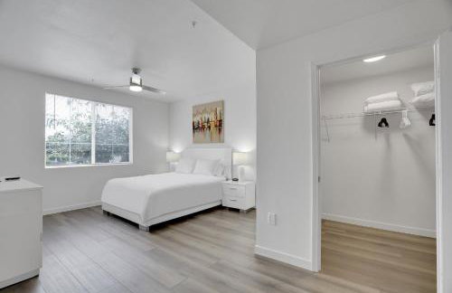 Global Luxury Suites at Town Center - Photo 88